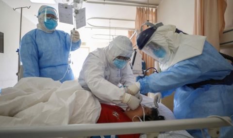 china-medical-workers-working